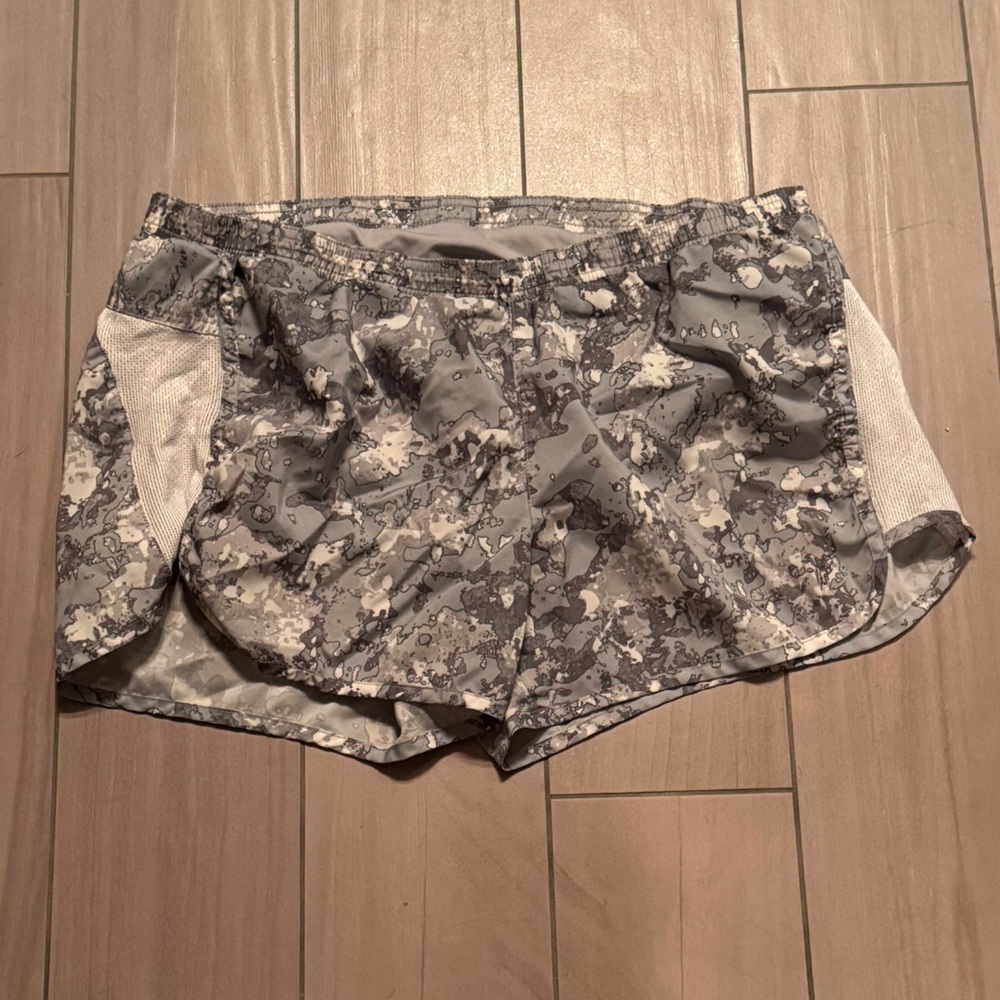 Old navy active Gray Camouflage Women's Shorts XL